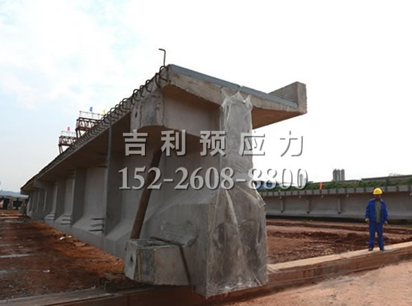 昆玉鐵路安寧制梁場(chǎng)T型梁